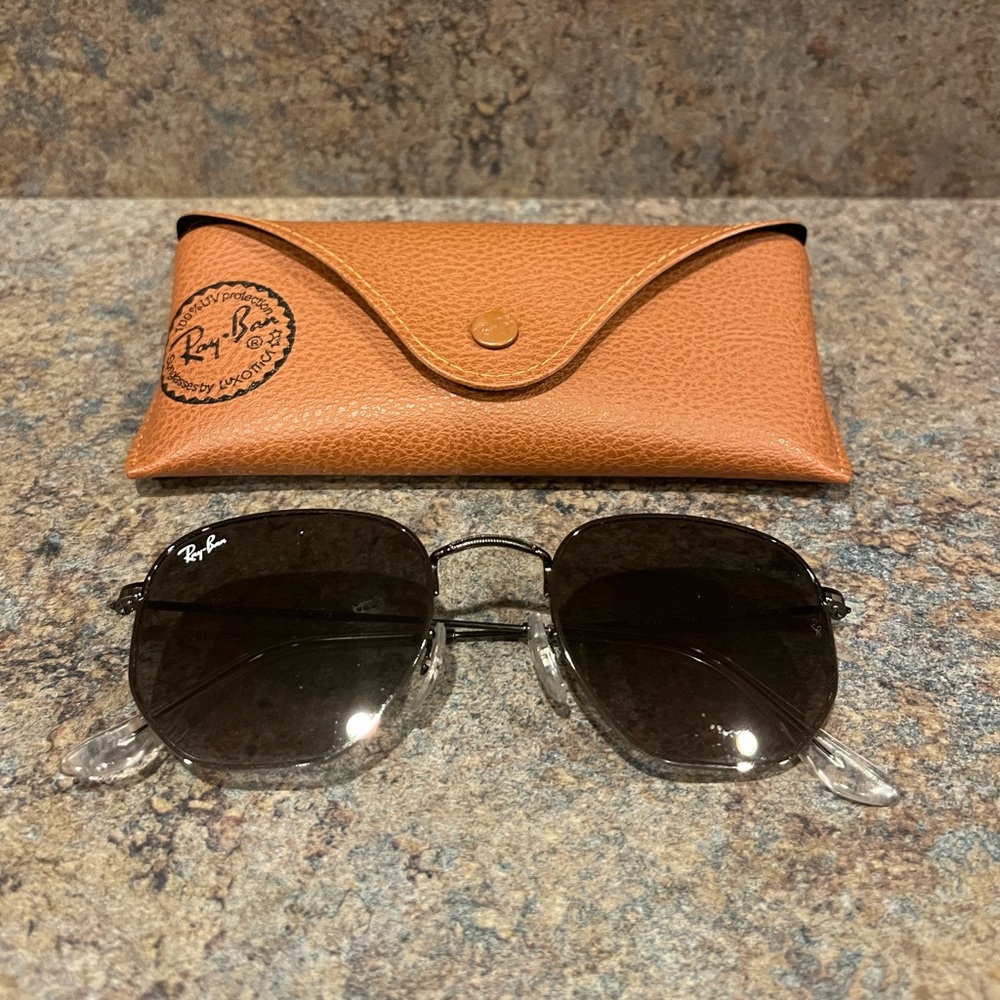 Ray-Ban Hexagonal Flat Lense Sunglasses in Polished Gunmetal - LIKE NEW.
